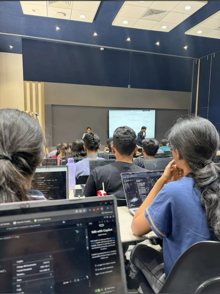 lassroom training session for digital marketing with instructor teaching students